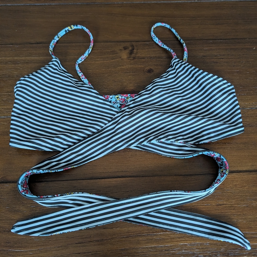 L*Space Reversible Wrap Bikini Top - Size Extra S… - image 3